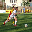 T. Smíšek v souboji s domácím hráčem
