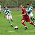 Jakub Habětín se snaží atakovat sparťanského hráče