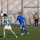 Hlavičkuje David Cacák
