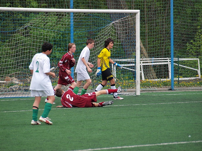 "Všichni ven!" To je povel, který vydává náš golman J. Kondelík společně s A. Onderkou (2) a F. Houšteckým