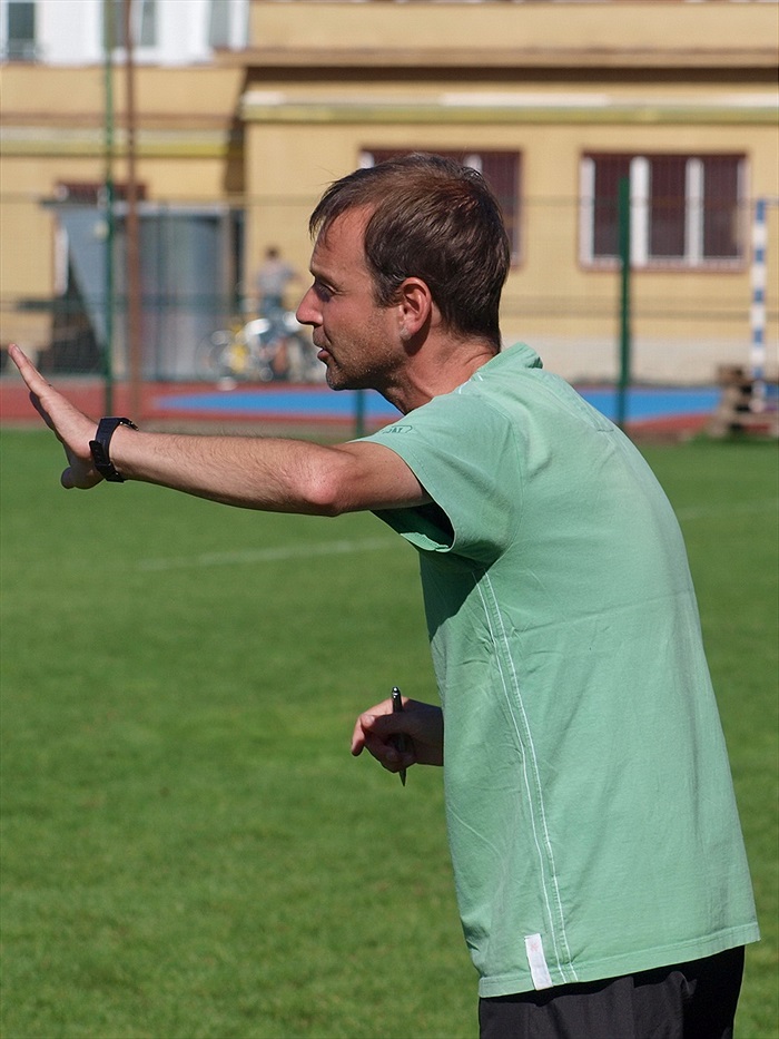 Marná byla snaha trenéra Michala Vychodila v 1. půli vyburcovat svoje mužstvo k lepšímu výkonu 