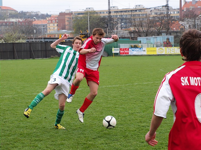 V tomto souboji se Kuba Horký k míči nedostal