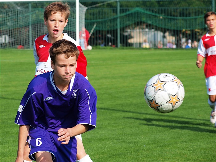 Kevinovi Radimskému uniká míč