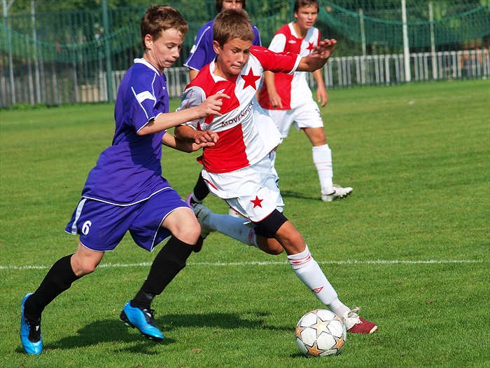 K. Radimský důrazně atakuje slávistického hráče