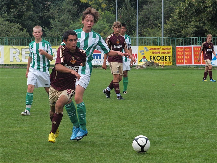 R. Stanka v souboji se zřejmě nejlepším hráčem Dukly R. Entnerem