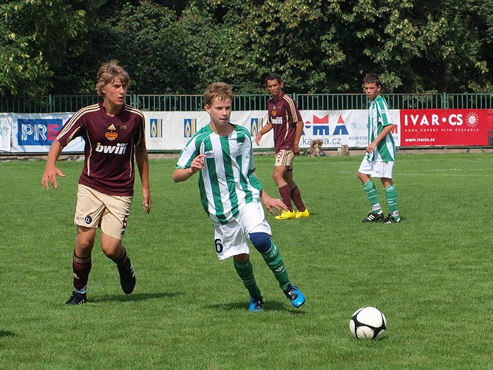 K. Radimský přebírá přihrávku