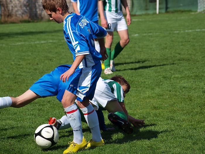 Na zemi leží Jan Šetina