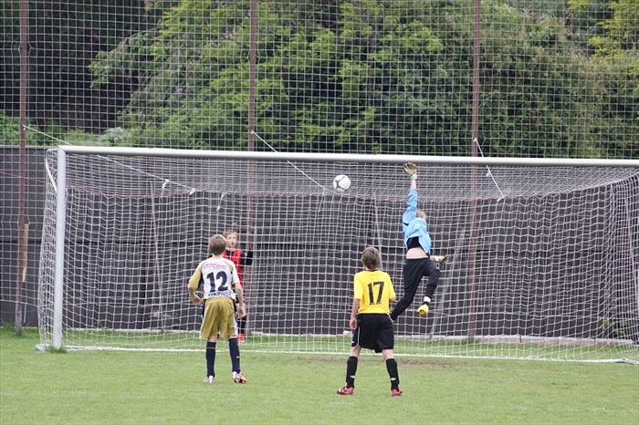 "Bogas" kontroloval balón letící nad břevno