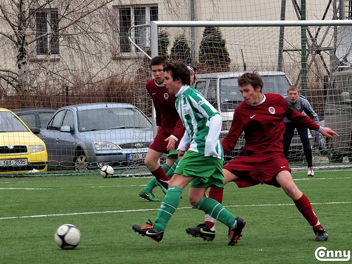 A následuje přihrávka