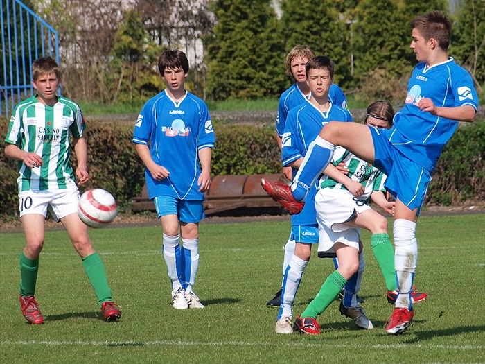 Smíšek (10) a Petřík proti přesile 4 neratovických hráčů