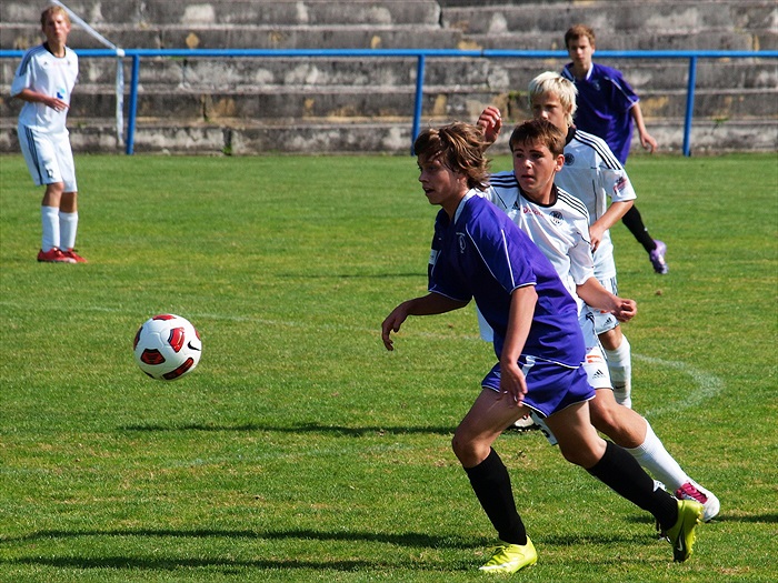 BOH - HRA  1:1   Útok zakládá Richard Stanka