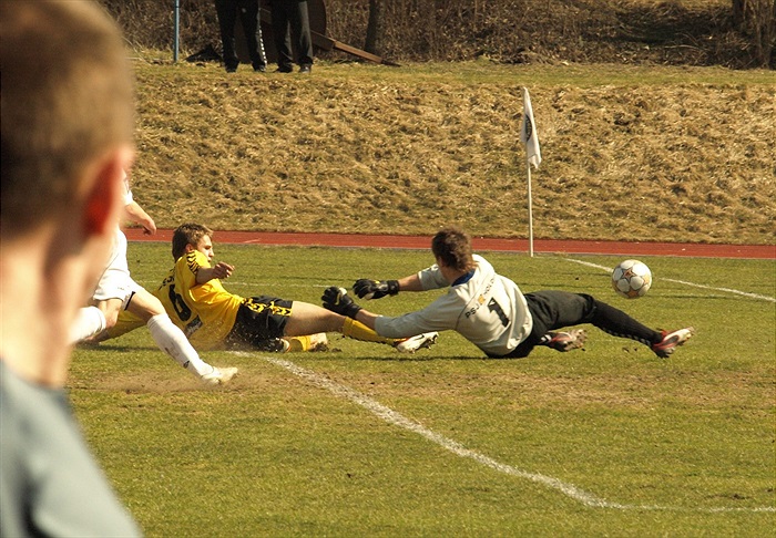 vlastní branka domácích na 0:1