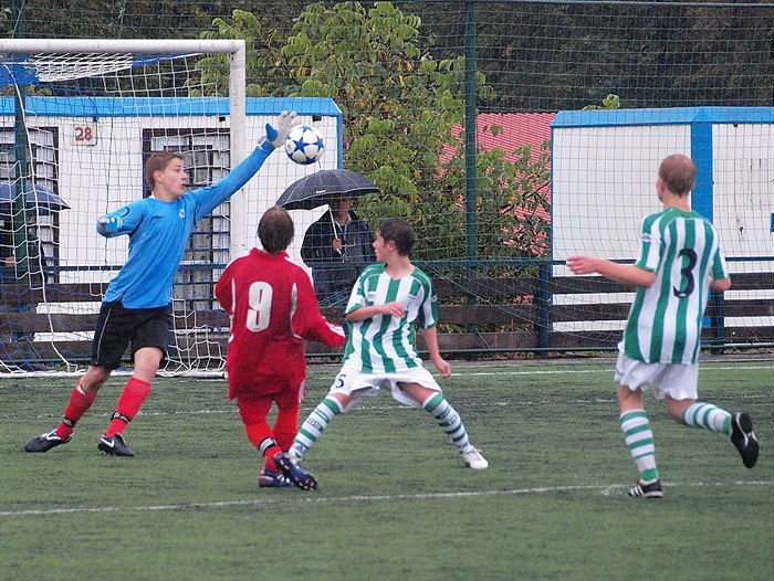 Tento reflexivni zákrok našeho golmana M. Bartůňka zabránil další brance v naší síti