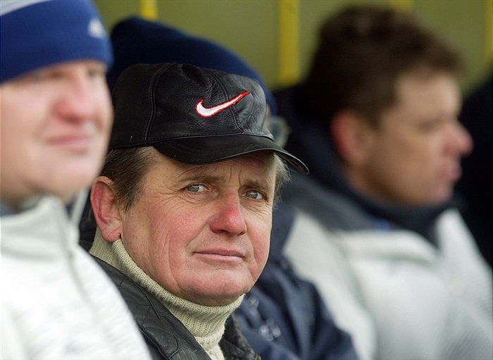 Zamyšlený Trenér Hruška