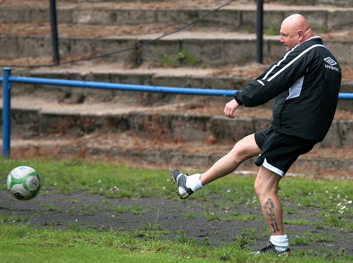 Masér Vláďa Hric v roli fotbalisty.