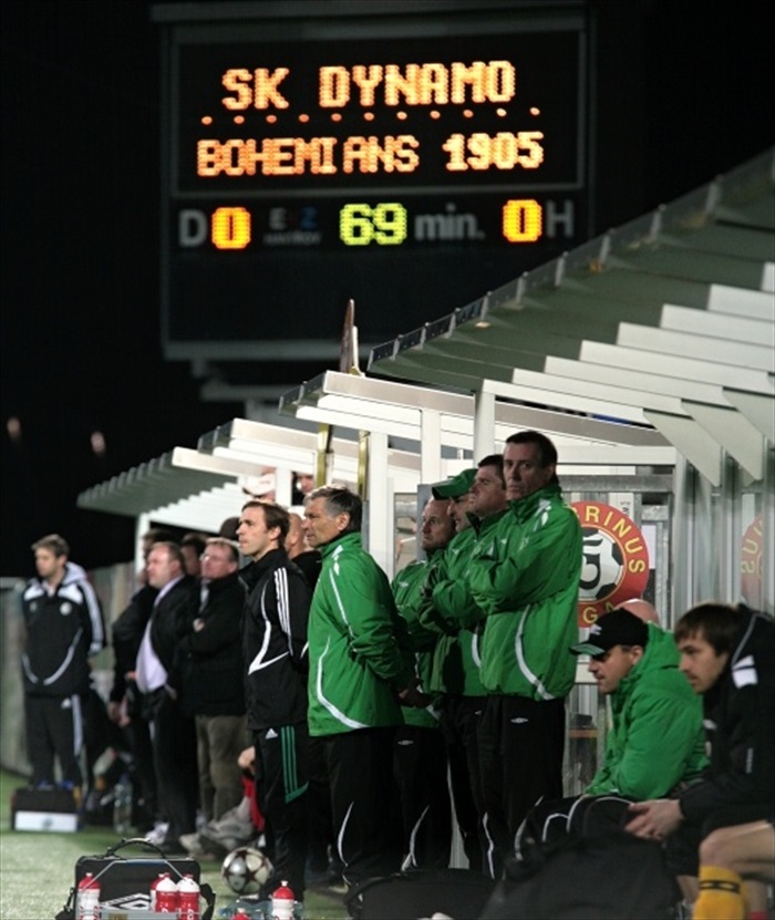 Zadumaná lavička, 20 minut do konce