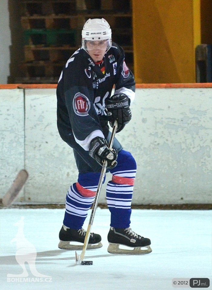 Hokejovou odvětu vyhráli mladí 9:6 - 2012