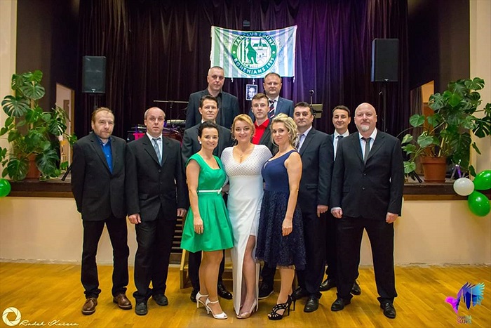 Bohemácký ples pořádaný fanklubem v Lounech.