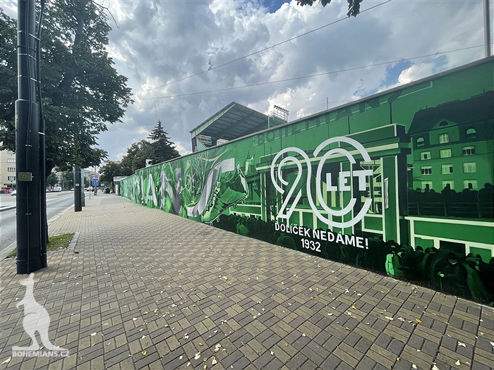 Zeď Ďolíčku zdobí nový mural