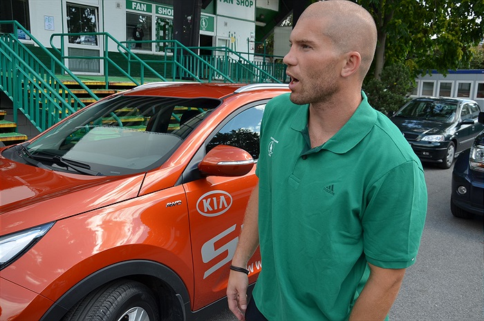 Radek Sňozík přebral automobil od společnosti AUTO NOVO TÝM Řevnice.