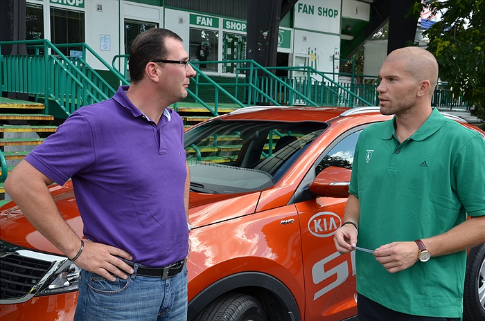 Radek Sňozík přebral automobil od společnosti AUTO NOVO TÝM Řevnice.