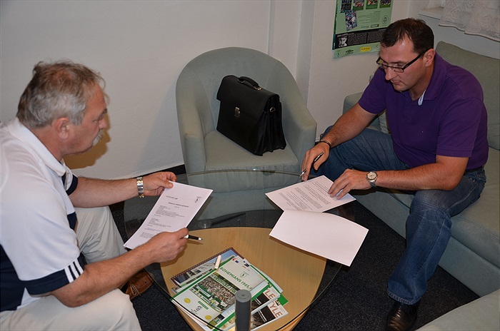 Radek Sňozík přebral automobil od společnosti AUTO NOVO TÝM Řevnice.