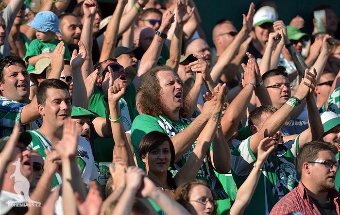 DĚNÍ NA TRIBUNÁCH: Bohemians - Zbrojovka