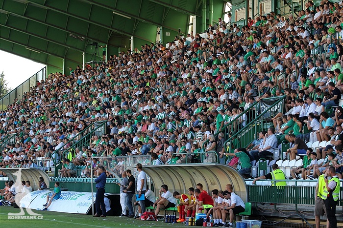 DĚNÍ NA TRIBUNÁCH: Bohemians - Zbrojovka