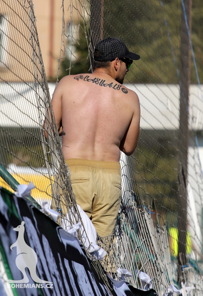 DĚNÍ NA TRIBUNÁCH: Bohemians - Zbrojovka