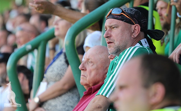 DĚNÍ NA TRIBUNÁCH: Bohemians - Zbrojovka