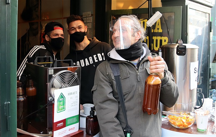 David Bartek a Patrik Le Giang se zúčastnili akce Srdcařské okénko