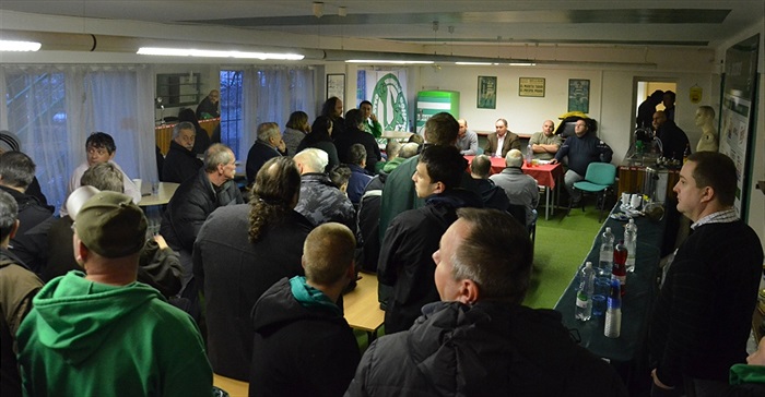 Schůzka pod pergolou ve VIP v Ďolíčku