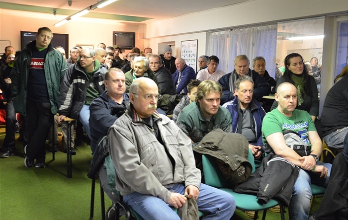 Schůzka pod pergolou ve VIP v Ďolíčku