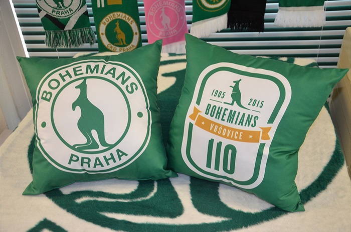 Nový polštář s logem 110 let Bohemians