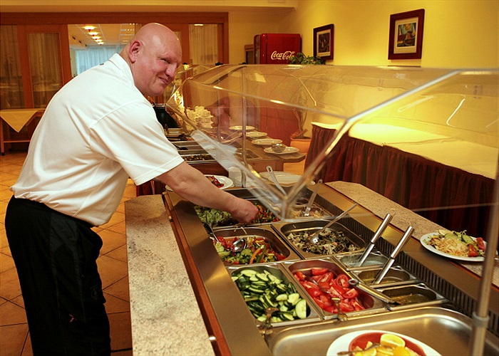 Vláďa Hric přemýšlí, co bude nejlepší...