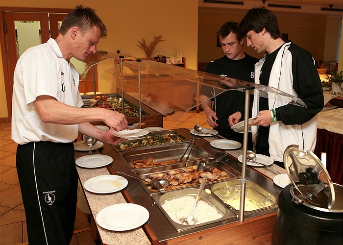 Zkušený Slezi nabírá, mladíci váhají a přemýšlí.