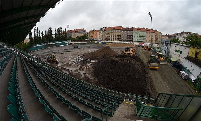 Rekontrukce trávníku - 30.5.2013