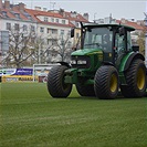 Regenerace hrací plochy před zimní pauzou